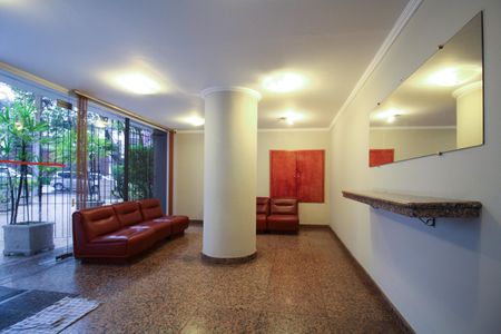 Apartamento à venda com 180m², 4 quartos e 2 vagas Apartamento à venda com 180m², 4 quartos e 2 vagasÁrea comum - Hall