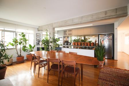 Apartamento à venda com 180m², 4 quartos e 2 vagas Apartamento à venda com 180m², 4 quartos e 2 vagasSala