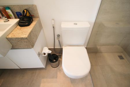 Apartamento à venda com 180m², 4 quartos e 2 vagas Apartamento à venda com 180m², 4 quartos e 2 vagasBanheiro da Suíte 1