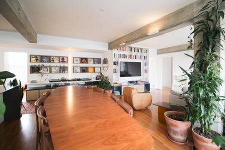 Apartamento à venda com 180m², 4 quartos e 2 vagas Apartamento à venda com 180m², 4 quartos e 2 vagasSala