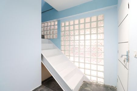 Apartamento à venda com 60m², 3 quartos e sem vagaEscada