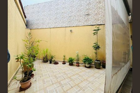 Casa à venda com 75m², 3 quartos e 2 vagas