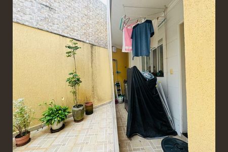 Casa à venda com 75m², 3 quartos e 2 vagas