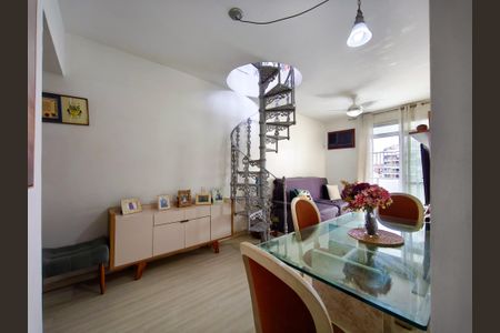 Apartamento à venda com 163m², 2 quartos e 1 vaga Apartamento à venda com 163m², 2 quartos e 1 vagaSala