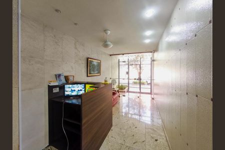 Apartamento à venda com 163m², 2 quartos e 1 vaga Apartamento à venda com 163m², 2 quartos e 1 vagaFachada e portaria