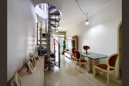 Apartamento à venda com 163m², 2 quartos e 1 vaga Apartamento à venda com 163m², 2 quartos e 1 vagaSala