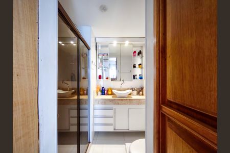 Apartamento à venda com 163m², 2 quartos e 1 vaga Apartamento à venda com 163m², 2 quartos e 1 vagaBanheiro da Suíte