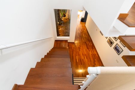 Casa à venda com 400m², 3 quartos e 2 vagasEscada