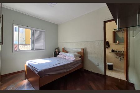 Casa à venda com 227m², 4 quartos e 4 vagasSuíte