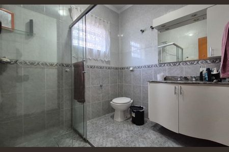 Casa à venda com 227m², 4 quartos e 4 vagasBanheiro