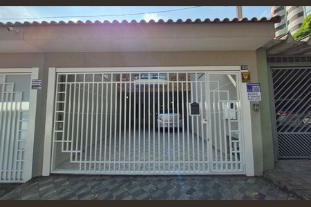 Casa à venda com 227m², 4 quartos e 4 vagasFachada