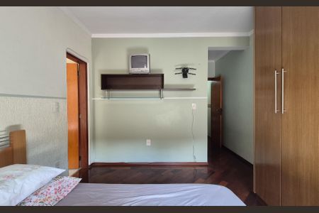 Casa à venda com 227m², 4 quartos e 4 vagasSuíte