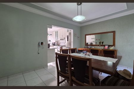 Casa à venda com 227m², 4 quartos e 4 vagasCozinha