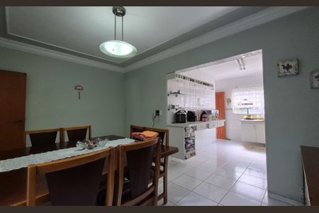 Casa à venda com 227m², 4 quartos e 4 vagasCozinha