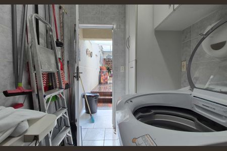 Casa à venda com 227m², 4 quartos e 4 vagasLavanderia