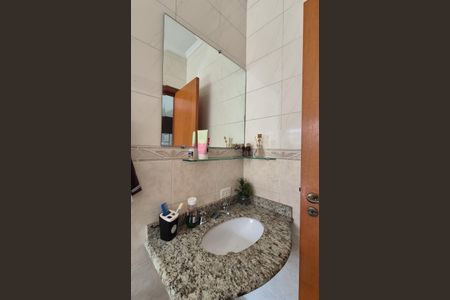 Casa à venda com 227m², 4 quartos e 4 vagasBanheiro da suíte