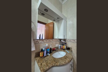 Casa à venda com 227m², 4 quartos e 4 vagasBanheiro da suíte 2