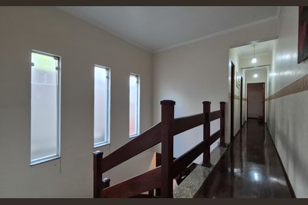 Casa à venda com 227m², 4 quartos e 4 vagasCorredor