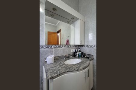 Casa à venda com 227m², 4 quartos e 4 vagasBanheiro