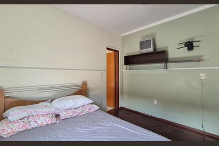 Casa à venda com 227m², 4 quartos e 4 vagasSuíte