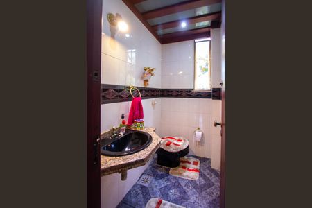 Casa de condomínio à venda com 480m², 5 quartos e 2 vagasLavabo