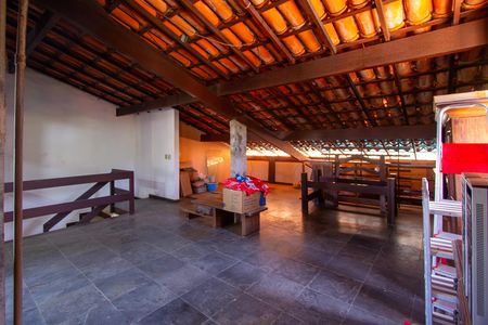 Casa de condomínio à venda com 480m², 5 quartos e 2 vagasSótão