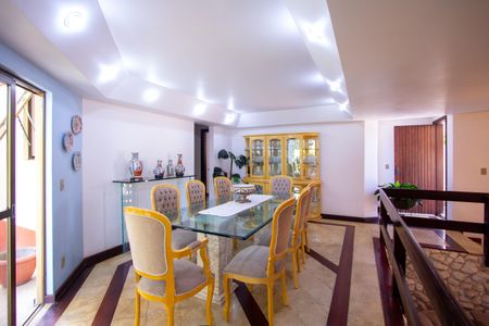 Casa de condomínio à venda com 480m², 5 quartos e 2 vagasSala