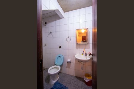 Casa de condomínio à venda com 480m², 5 quartos e 2 vagasBanheiro de serviço