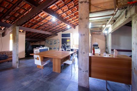 Casa de condomínio à venda com 480m², 5 quartos e 2 vagasSótão