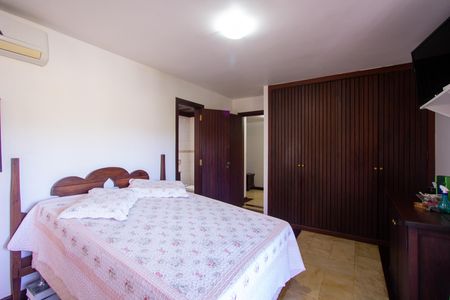 Casa de condomínio à venda com 480m², 5 quartos e 2 vagasSuíte 1