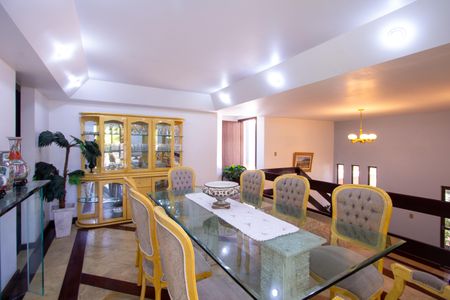 Casa de condomínio à venda com 480m², 5 quartos e 2 vagasSala