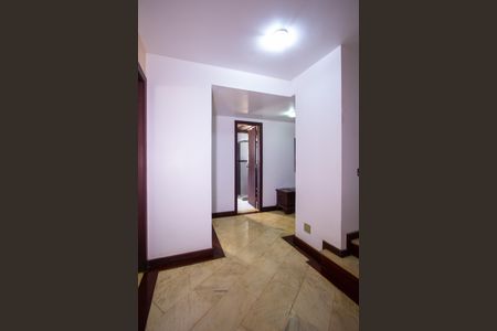 Casa de condomínio à venda com 480m², 5 quartos e 2 vagasCorredor