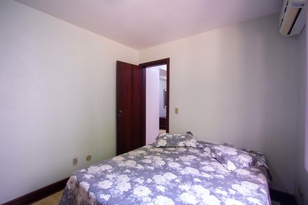 Casa de condomínio à venda com 480m², 5 quartos e 2 vagasQuarto 2