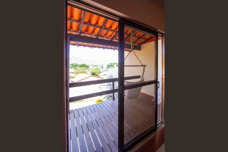 Casa de condomínio à venda com 480m², 5 quartos e 2 vagasVaranda da Suíte 2