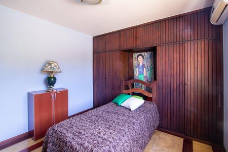 Casa de condomínio à venda com 480m², 5 quartos e 2 vagasQuarto 3