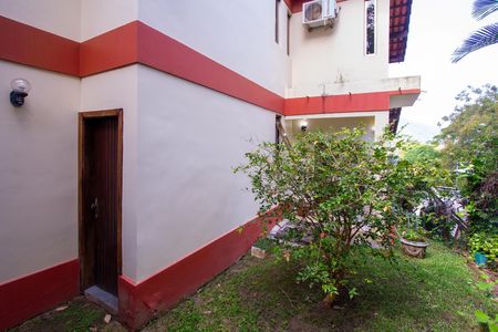 Casa de condomínio à venda com 480m², 5 quartos e 2 vagasQuintal
