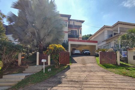 Casa de condomínio à venda com 480m², 5 quartos e 2 vagasFachada