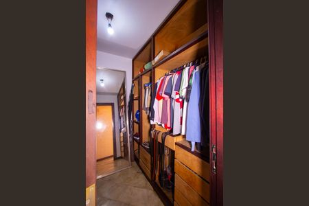 Casa de condomínio à venda com 480m², 5 quartos e 2 vagasCloset da Suíte 2