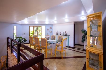 Casa de condomínio à venda com 480m², 5 quartos e 2 vagasSala