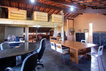 Casa de condomínio à venda com 480m², 5 quartos e 2 vagasSótão