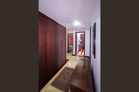 Casa de condomínio à venda com 480m², 5 quartos e 2 vagasCorredor