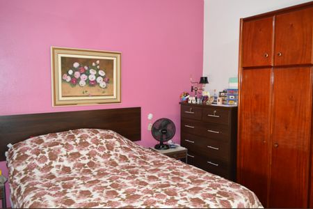 Casa à venda com 337m², 3 quartos e 2 vagasQuarto 1