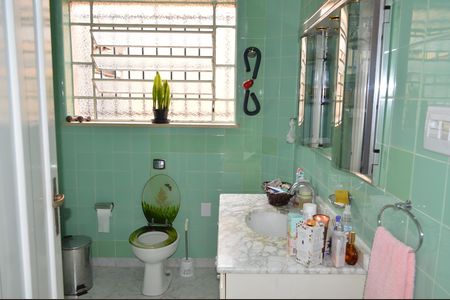 Casa à venda com 337m², 3 quartos e 2 vagasBanheiro