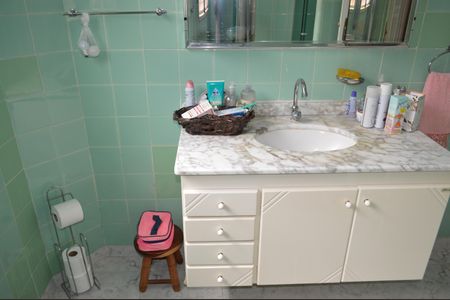 Casa à venda com 337m², 3 quartos e 2 vagasBanheiro