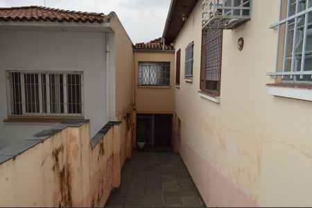 Casa à venda com 337m², 3 quartos e 2 vagasCorredor
