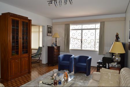 Casa à venda com 337m², 3 quartos e 2 vagasSala