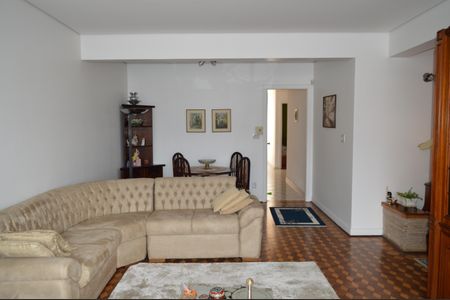 Casa à venda com 337m², 3 quartos e 2 vagasSala