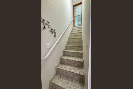 Apartamento à venda com 160m², 3 quartos e 2 vagasEscada