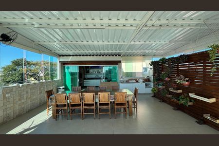 Apartamento à venda com 160m², 3 quartos e 2 vagasCobertura