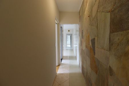 Casa à venda com 150m², 3 quartos e 5 vagasCorredor